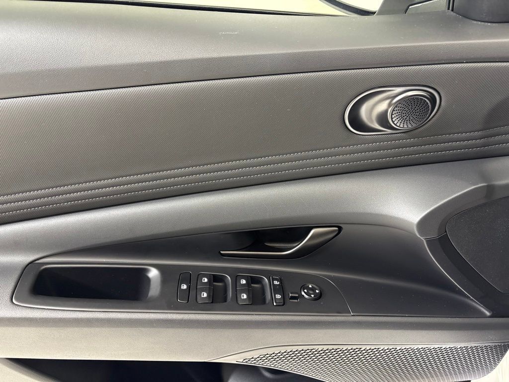 New 2025 Hyundai Elantra SEL FWD image 17