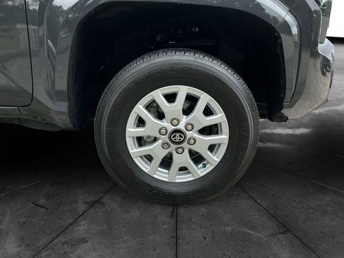 Used 2024 Toyota Tacoma SR5 AWD/4WD image 15