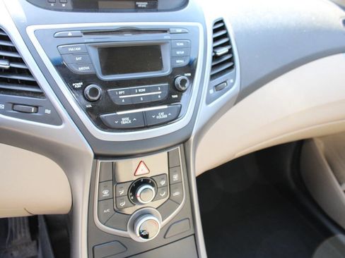Used 2016 Hyundai Elantra SE FWD image 15
