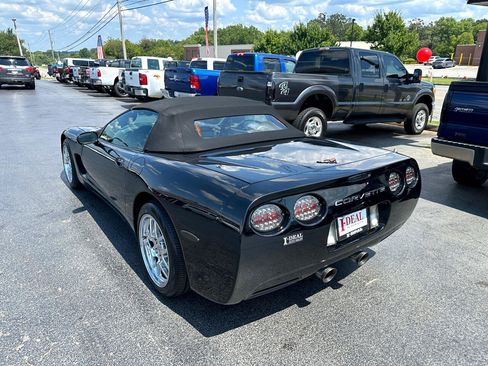 Used 2004 Chevrolet Corvette Convertible w/ Preferred Equipment Group image 2