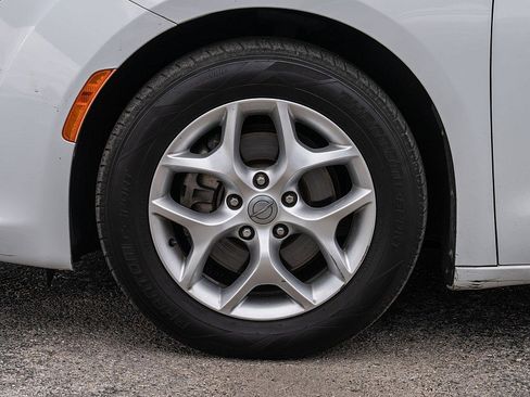 Used 2020 Chrysler Pacifica Limited image 31