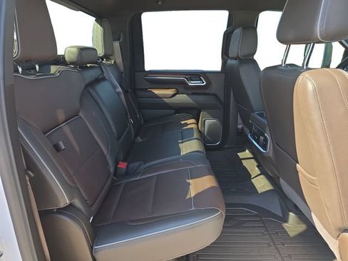 Used 2024 GMC Sierra 3500 Denali AWD/4WD image 18