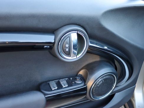 Used 2017 MINI Cooper S image 27