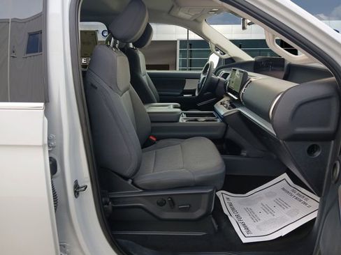 Used 2025 Ford Expedition Active image 15