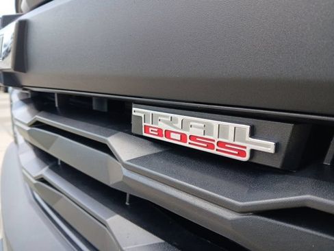 Certified 2025 Chevrolet Colorado Trail Boss AWD/4WD image 9