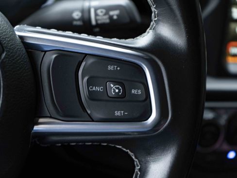 Used 2022 Jeep Wrangler Unlimited Sahara AWD/4WD image 22