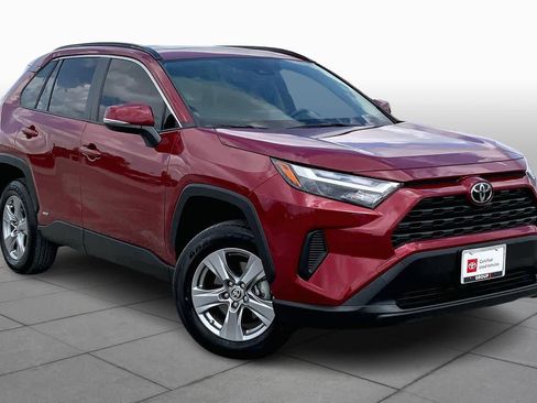 Used 2025 Toyota RAV4 XLE image 3