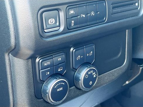 Used 2024 Chevrolet Suburban LT image 10