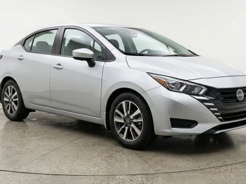Used 2025 Nissan Versa SV image 1