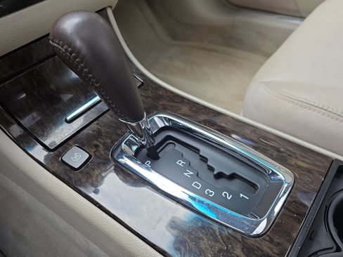 Used 2011 Cadillac DTS Luxury image 27