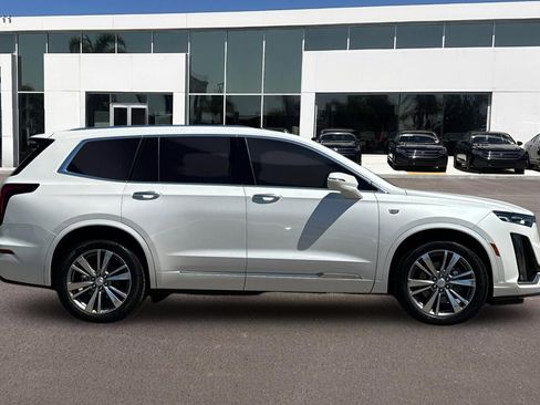 Used 2020 Cadillac XT6 Premium Luxury FWD image 2