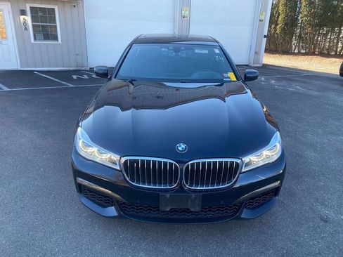 Used 2019 BMW 750i xDrive image 3