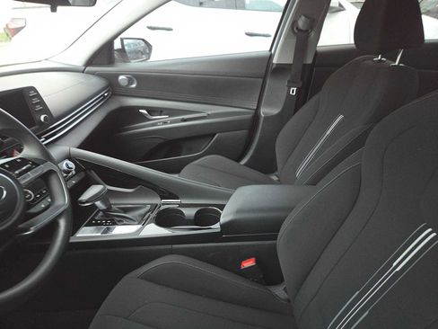 Used 2021 Hyundai Elantra Blue image 11