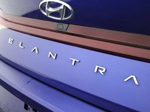 Used 2021 Hyundai Elantra SEL w/ Cargo Package FWD image 7