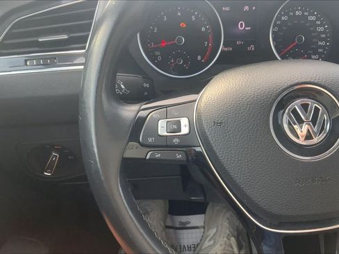 Used 2019 Volkswagen Tiguan SE w/ Panoramic Sunroof Package FWD image 24
