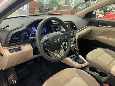 Used 2019 Hyundai Elantra SE FWD image 26