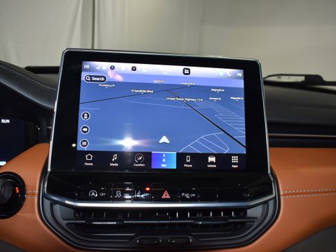 Used 2025 Jeep Compass Limited w/ Elite Group image 17