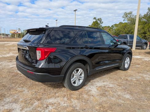 Used 2024 Ford Explorer XLT AWD/4WD image 4