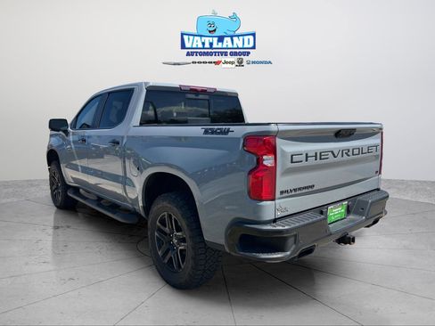 Used 2024 Chevrolet Silverado 1500 LT Trail Boss w/ LT Trail Boss Premium Package AWD/4WD image 3