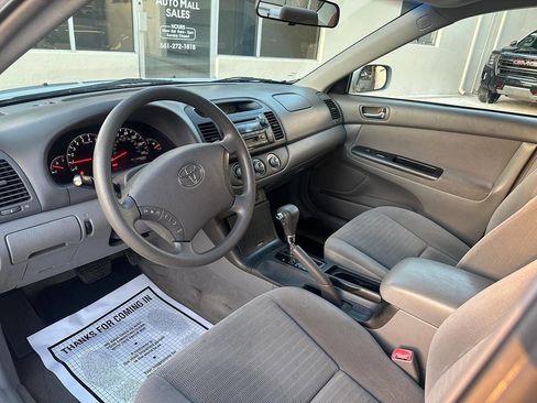 Used 2005 Toyota Camry LE FWD image 11