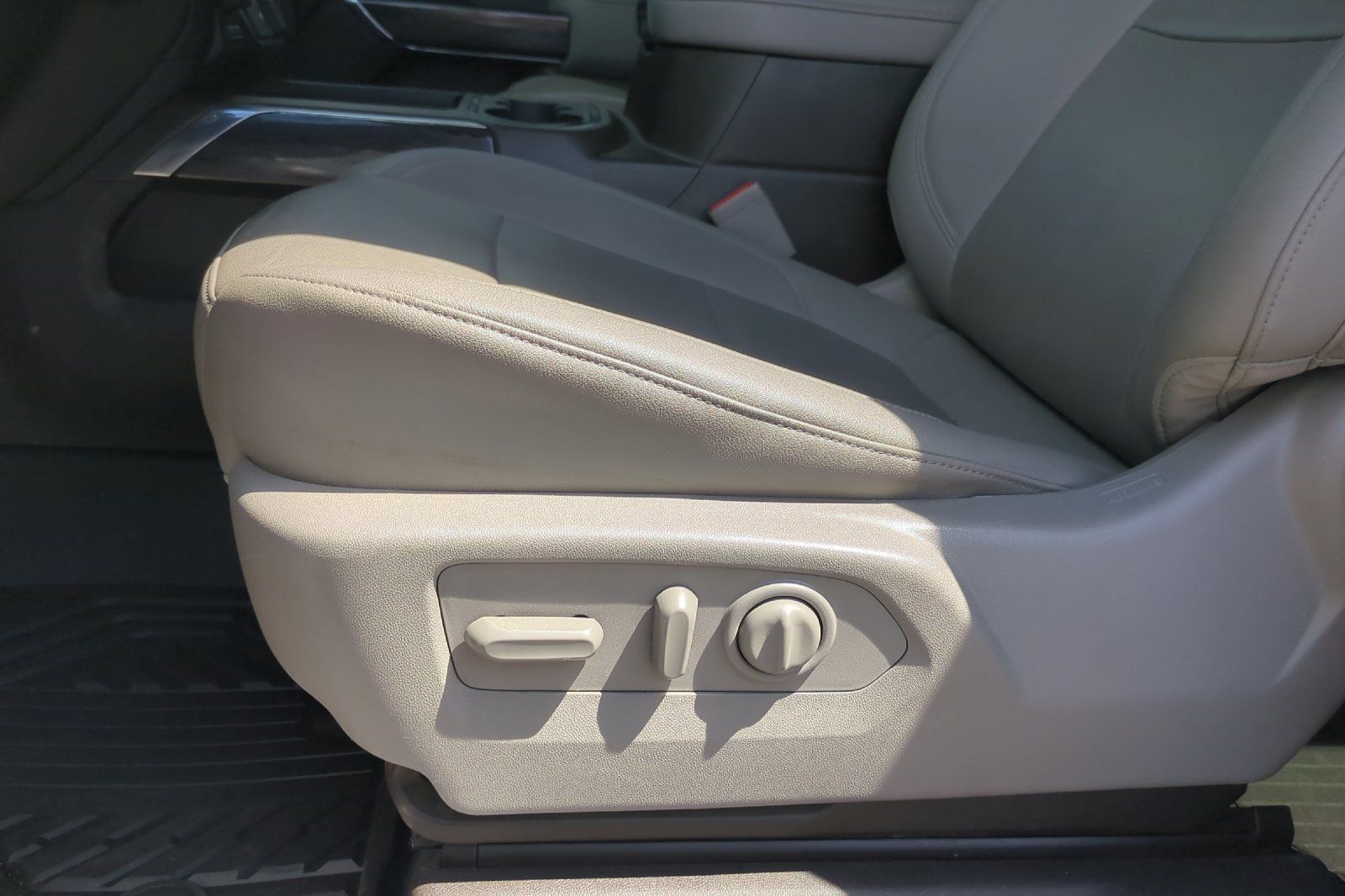 Used 2023 Chevrolet Silverado 2500 LTZ AWD/4WD image 12