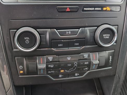 Used 2019 Ford Explorer XLT w/ Equipment Group 201A image 18