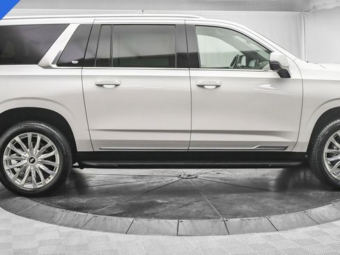 Used 2022 Cadillac Escalade ESV Premium Luxury image 12