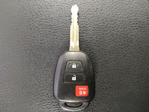 Used 2019 Toyota Highlander LE image 32