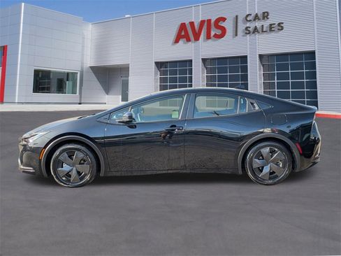 Used 2025 Toyota Prius LE image 10