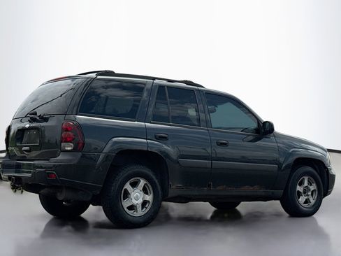 Used 2005 Chevrolet TrailBlazer LS w/ LS Preferred Equipment Group AWD/4WD image 2