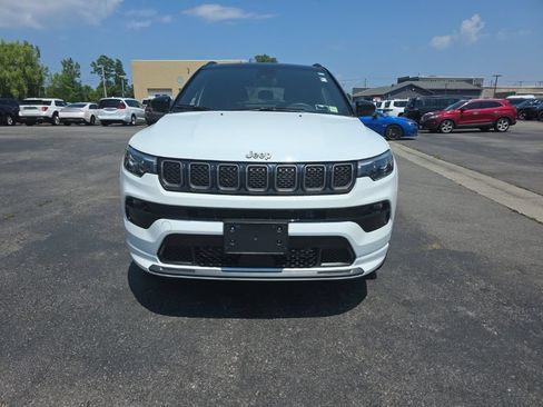 Used 2024 Jeep Compass Limited w/ High Altitude Package AWD/4WD image 3