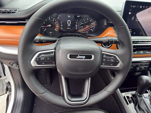Used 2025 Jeep Compass Limited AWD/4WD image 17