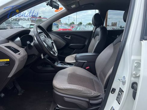 Used 2011 Hyundai Tucson GLS FWD image 25