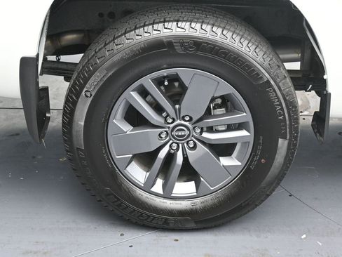 Certified 2025 Nissan Frontier SV image 5