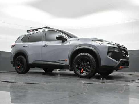 Used 2025 Nissan Rogue SV AWD/4WD image 43