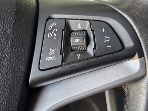 Used 2021 Chevrolet Trax LT w/ LT Convenience Package FWD image 23