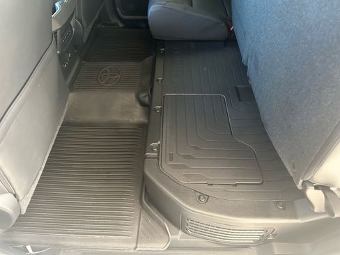 Used 2024 Toyota Tundra Platinum AWD/4WD image 31