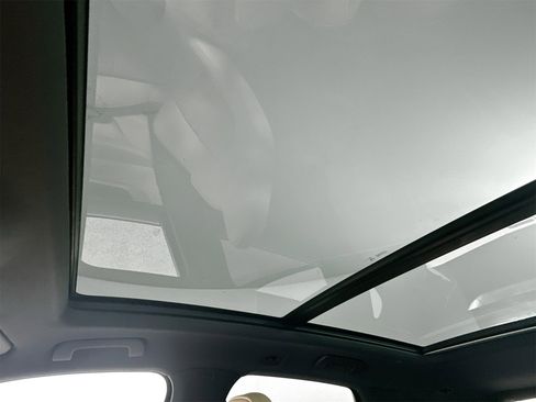 Certified 2025 Porsche Cayenne S image 35