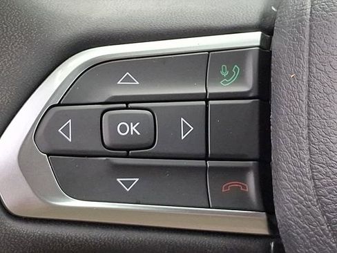 Used 2024 Jeep Compass Latitude image 21