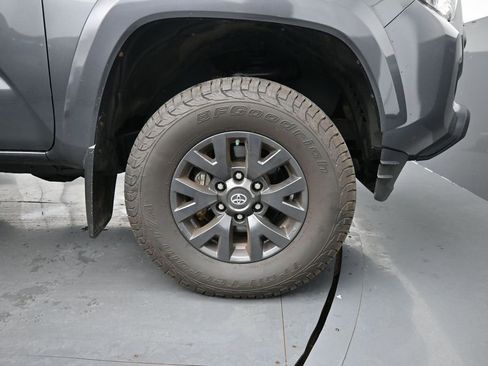 Used 2020 Toyota Tacoma SR5 AWD/4WD image 11