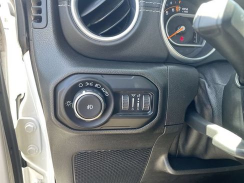 Used 2018 Jeep Wrangler Unlimited Sahara AWD/4WD image 35