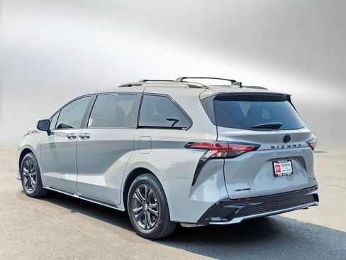 Used 2026 Toyota Sienna XSE AWD/4WD image 3