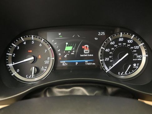 Used 2021 Toyota Highlander XLE FWD image 15