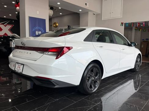 Used 2022 Hyundai Elantra SEL w/ Convenience Package FWD image 6
