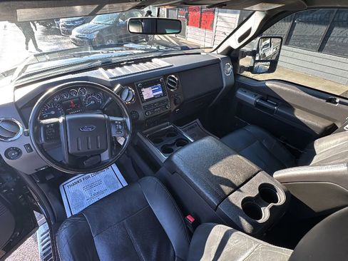 Used 2011 Ford F250 Lariat w/ Chrome Pkg image 8