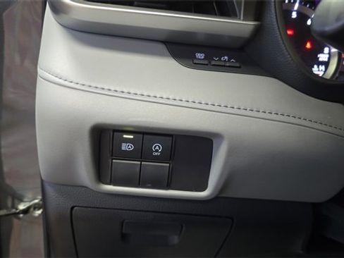 Used 2023 Toyota Highlander L image 22