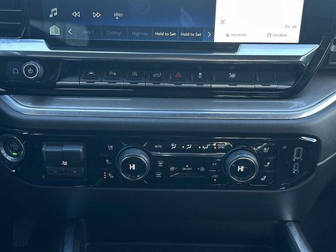 Used 2022 Chevrolet Silverado 1500 High Country w/ Technology Package image 17