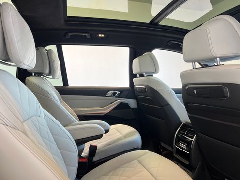 Used 2024 BMW X7 xDrive40i w/ M Sport Package image 27