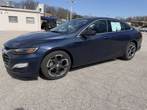 Used 2021 Chevrolet Malibu LT image 3