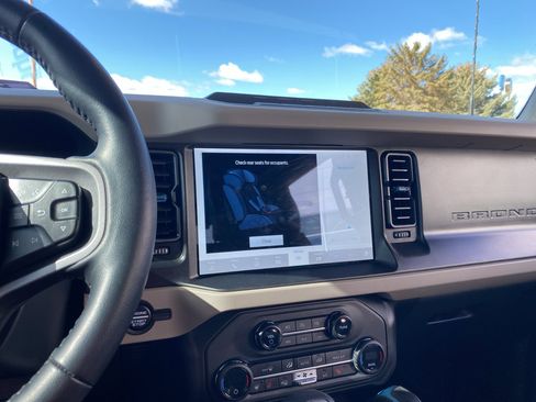 Used 2023 Ford Bronco Wildtrak image 10